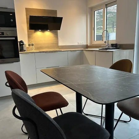 Louise ヴィラ カロンザナ